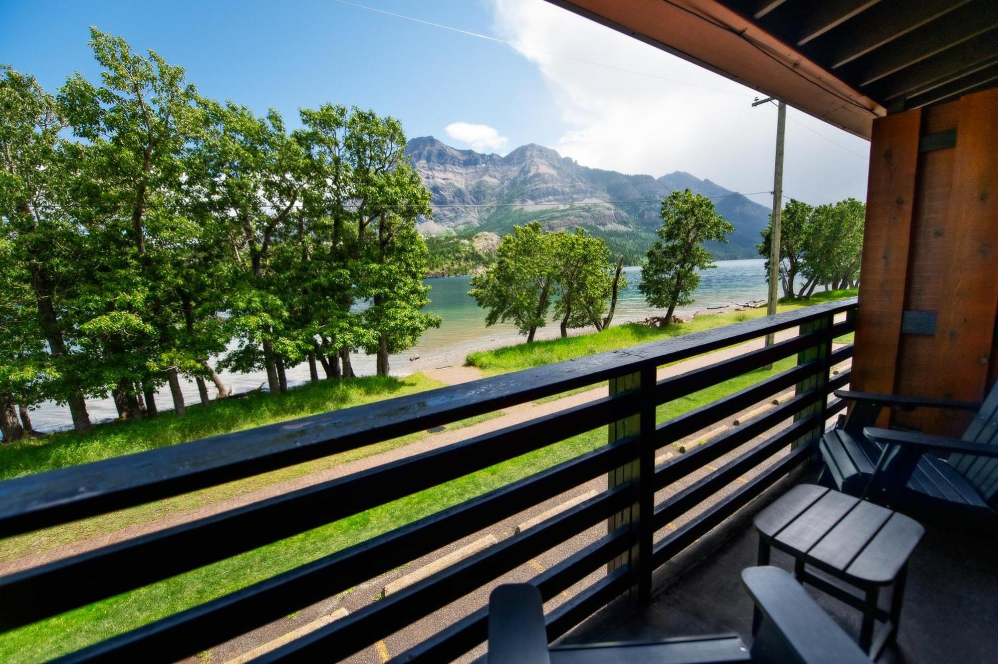 Bayshore Inn & Spa Waterton Park Exteriér fotografie
